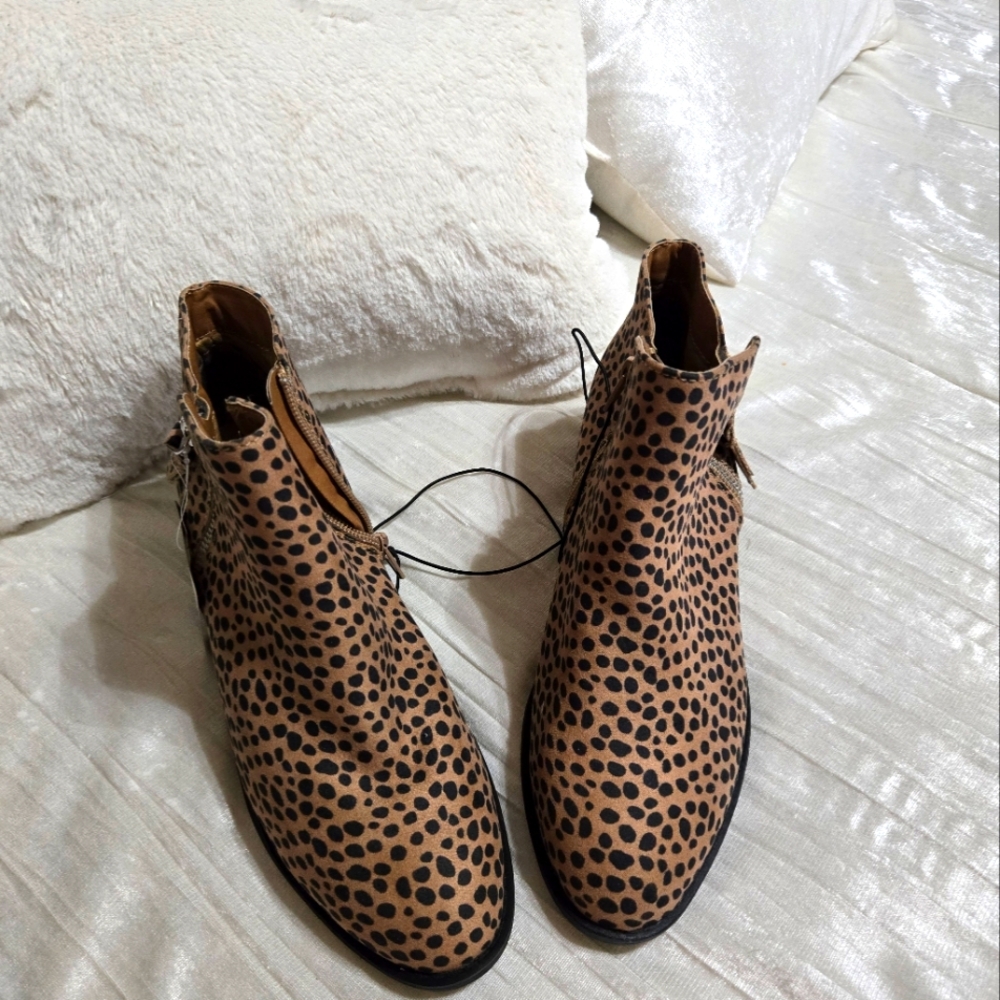 Leopard Print Ankle Boots By Arizona Jean Co. Size 8 NWT!! - Picture 1 of 5